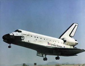 space-shuttle-Endeavour-landing-Edwards-Air-Force-May-2000.jpg