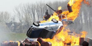 polizeiauto-flammen-cobra.jpg