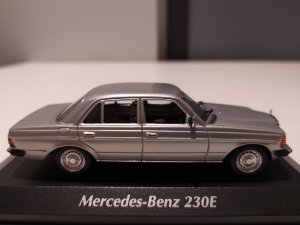 mercedes_230_e_maxichamps.jpg