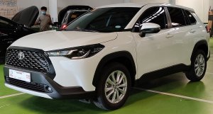 1200px-2020_Toyota_Corolla_Cross_-_Front_cropped.jpg