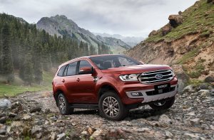 2019-ford-everest_100652357_h.jpg