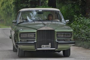 Frua_Rolls-Royce_Phantom_VI_Drophead_Coupe_1971-73_05.jpg