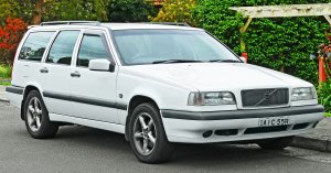 2880px-1996-1997_Volvo_850_AWD_station_wagon_2011-11-18_01.jpg