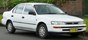 1996-1999_Toyota_Corolla_AE101R_CSi_sedan_2011-06-15_01.jpg