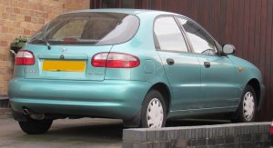 1920px-1998_Daewoo_Lanos_SE_14.jpg