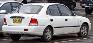 2000-2003_Hyundai_Accent_LC_GL_5-door_hatchback_03.jpg