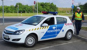 Hungary_police_car_08.jpg