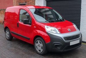 2560px-2018_Fiat_Fiorino_16V_SX_Multijet_12_Front.jpg