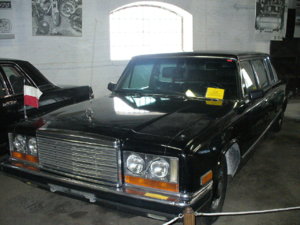 1280px-Zil-115.JPG
