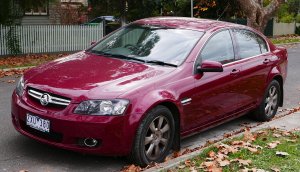1280px-2009_Holden_Berlina_VE_MY095_sedan_2015-05-29_01.jpg