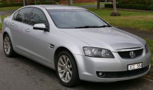 2009_Holden_Calais_VE_MY095_V_sedan_2015-07-03_01.jpg