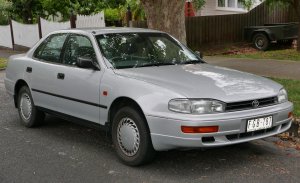 1993_Toyota_Camry_SDV10_Executive_sedan_2016-01-04_01.jpg