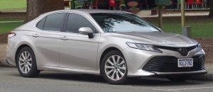 2018_Toyota_Camry_ASV70R_Ascent_sedan_2018-08-27_01.jpg