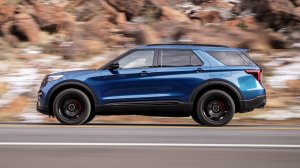 cc459372-2020-ford-explorer-carsceoops-133.jpg