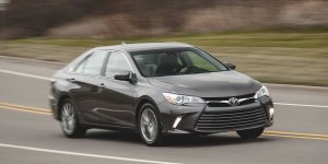 2015-toyota-camry-xle-test-review-car-and-driver-photo-651428-s-original.jpg