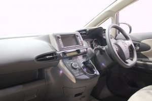 1280px-2009_Toyota_Wish_07.jpg