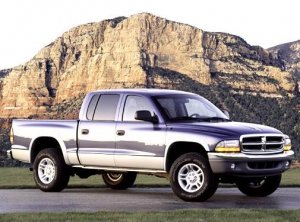 2004-Dodge-DakotaQuadCab-FrontSide_DTDKC04B_505x375.jpg