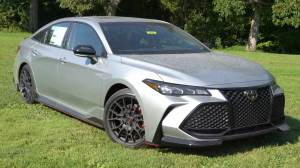 1920px-2020_Toyota_Avalon_TRD_United_States_02.png