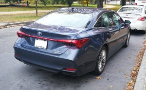 1920px-2019_Toyota_Avalon_Hybrid_Limited.jpg