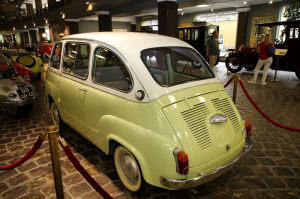 Vintage-cars_-Fiat-600-Multipla-urban-rear-engined-car_.png