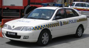 Proton_Waja_Royal_Malaysian_Police_patrol_car_first_generation_first_facelift_front_Batu_Caves.jpg