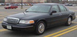 Ford_Crown_Victoria_LX.jpg