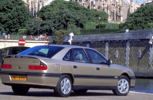 d-1996-2000-hatchback-5dverovy-2.jpg