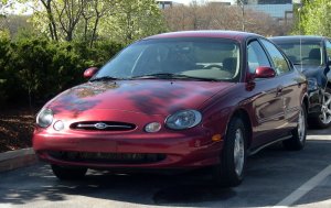 Third-generation_Ford_Taurus.jpg