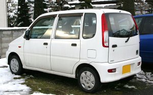640px-2000-2002_Daihatsu_Move_rear.jpg