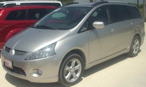 03-05_Mitsubishi_Grandis.jpg