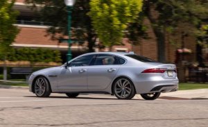 2021-jaguar-xf-p300-r-dynamic-se-awd-104-1633094780.jpg