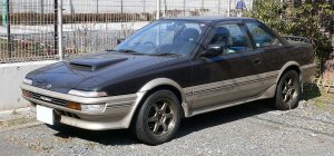 1200px-1987_Toyota_Sprinter-Trueno_01.jpg