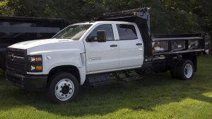 1920px-2019_Chevrolet_Silverado_2WD_Crew_Cab_dump_truck_front_left.jpg