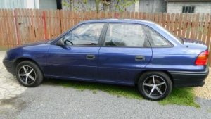 opel-astra-i-f-sedan-galeria-spolecznosci.jpg