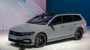 1920px-Volkswagen_Passat_Variant_R-Line_GIMS_2019_Le_Grand-Saconnex_GIMS0226.jpg