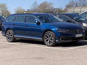 Volkswagen_Passat_GTE_Stationcar.jpg