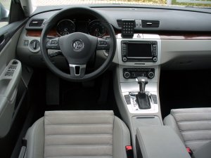 VW_Passat_B6_Limousine_20_TDI_DSG_Highline_Reflexsilber_Interieur.jpg