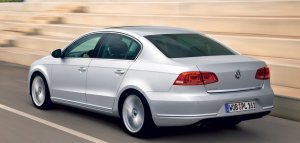 volkswagen-passat-sedan-2363-15335_head.jpg