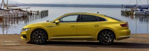 Side-View-of-Yellow-2019-VW-Arteon-with-the-R-Line-Appearance-Package_o.jpg