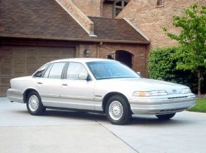 1992-Ford-CrownVictoria-FrontSide_FOVICLX921_505x375.jpg