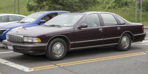 1995_Chevrolet_Caprice_Classic_sedan_front_left_side.jpg