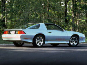 chevrolet_camaro_z28_iroc-z_t-top_1.jpg