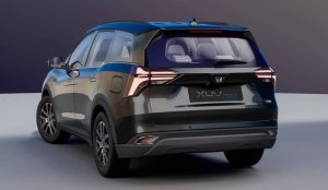 XUV700-Dark-Knight-edition-4.jpg