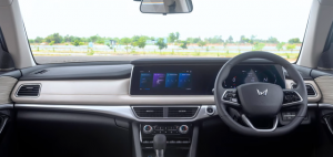 2021_Mahindra_XUV700_22_AX7_India_interior.png