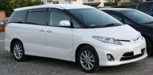2008_Toyota_Estima_Aeras.jpg