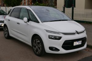 2015_Citron_C4_Picasso_B7_MY15_Exclusive_e-THP_wagon_2015-06-15_01.jpg