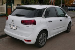 2015_Citron_C4_Picasso_B7_MY15_Exclusive_e-THP_wagon_2015-06-15_02.jpg