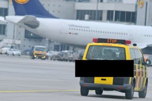 Flughafenfahrzeuge-Der-Follow-Me-Wagen-729x486-583ab5365a5a63f9.jpg