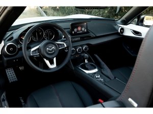 2023_Mazda_MX-5_Miata_10.jpg
