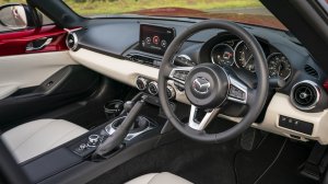 Mazda_MX-5_RF_interior_front.jpg
